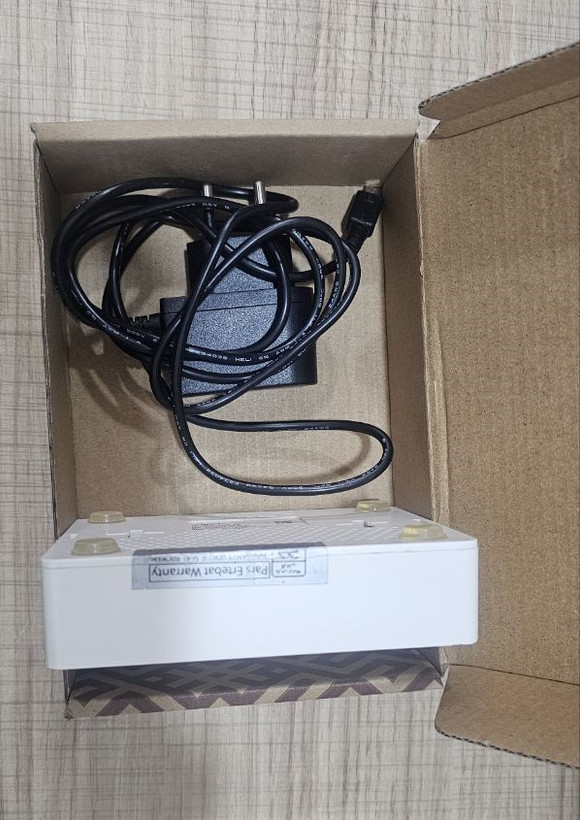 روتر بی سیم میکروتیک مدل RB941-2nD_hAP lite(دستگاه کارکرده می باشد)