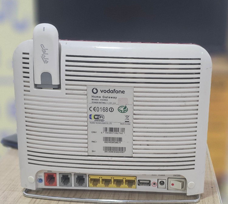 مودم روتر ADSL/VOIP ودافون استوک مدل HG553 با قابلیت پشتیبانی از مودم دانگل 2G/3G و قابلیت نصب OpenWrt به همرا دانگل 3g فقط روی سیم کارت همراه اول